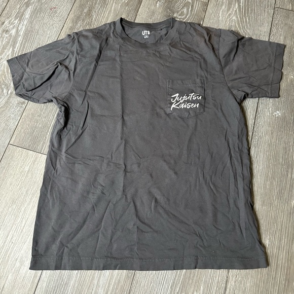 Gojo jujutsu kaisen Uniqlo shirt - Picture 2 of 3